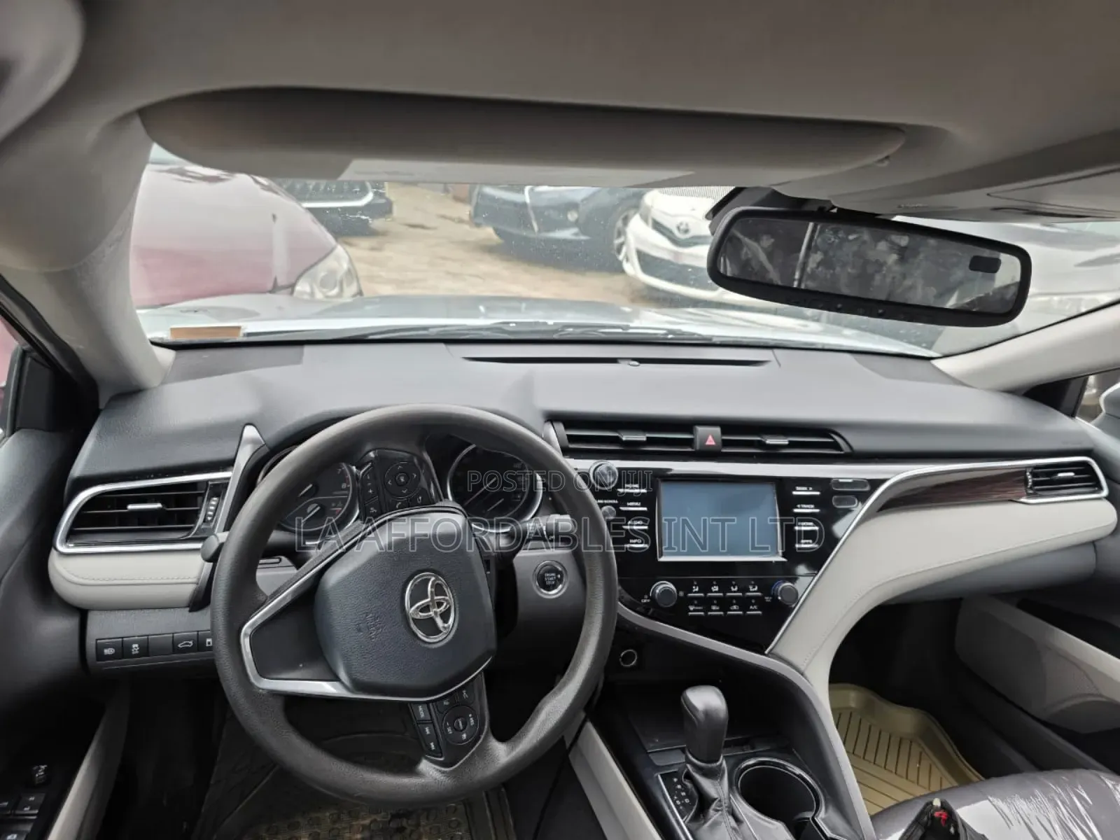 Toyota Camry LE FWD (2.5L 4cyl 8AM) 2018