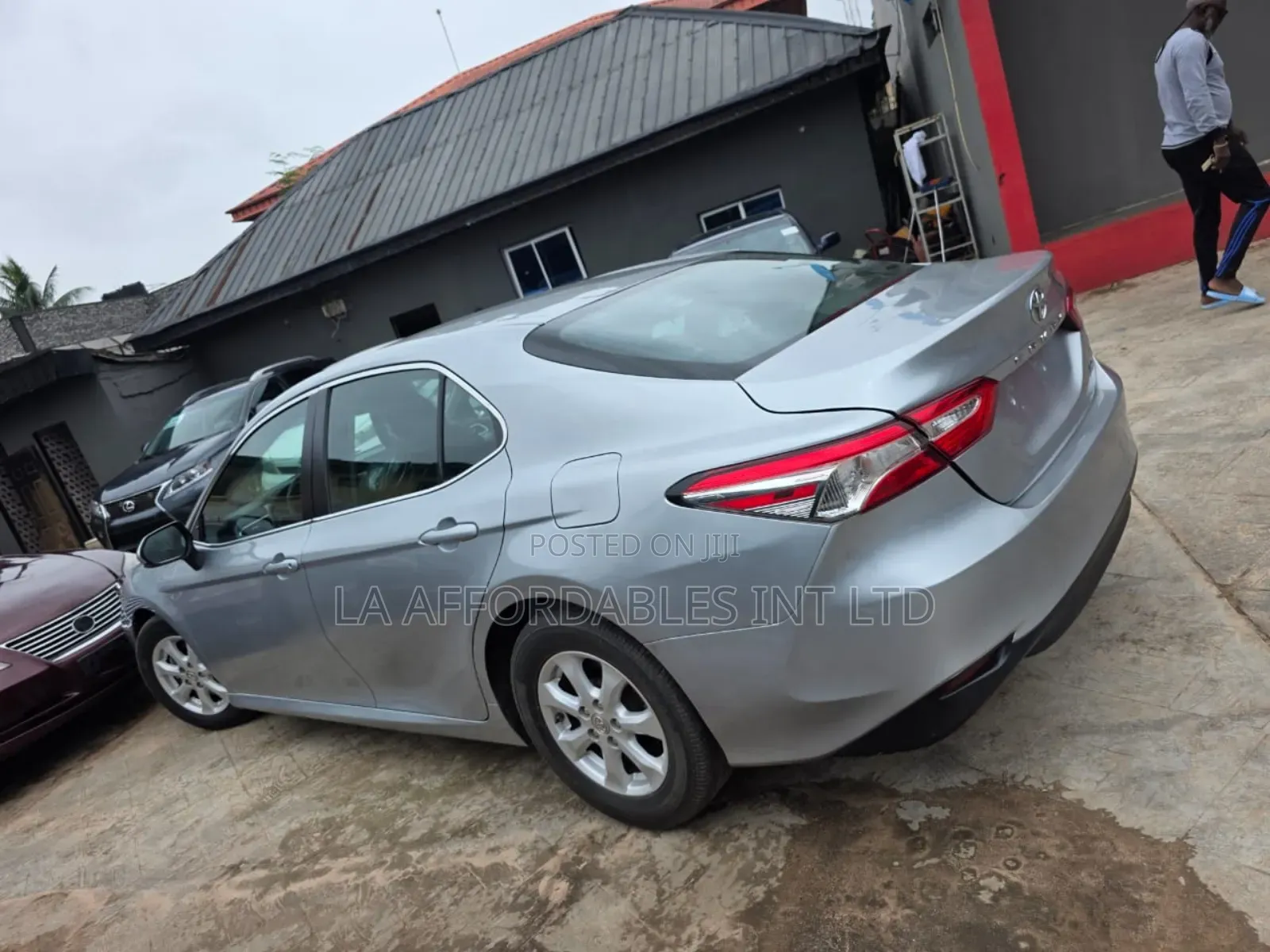 Toyota Camry LE FWD (2.5L 4cyl 8AM) 2018
