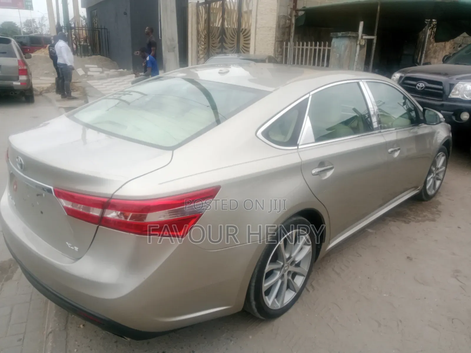 Toyota Avalon XLE 4dr Sedan (3.5L 6cyl 6A) 2014 Gold
