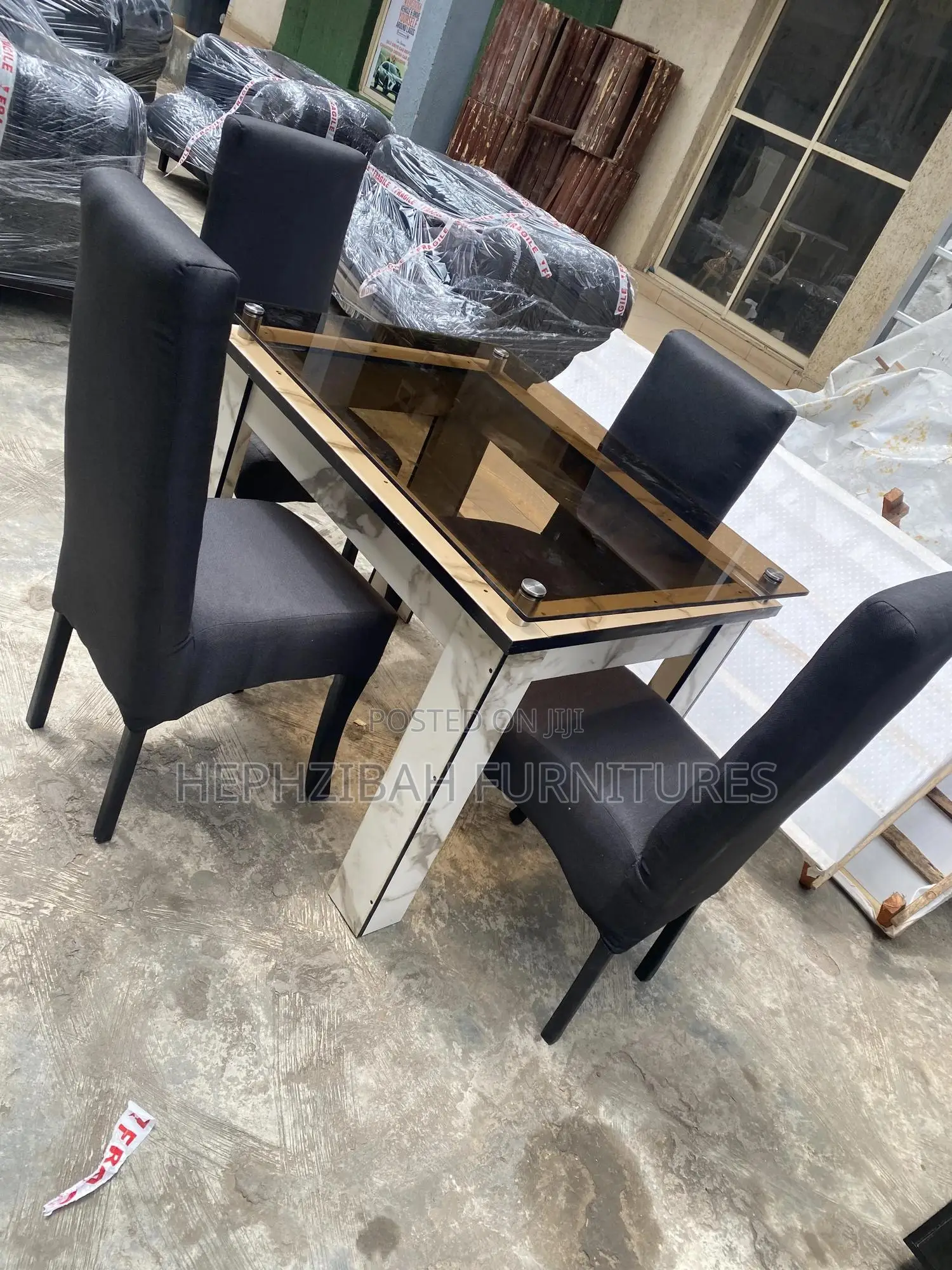 4 Seater Multicolored Dining With Glass Top