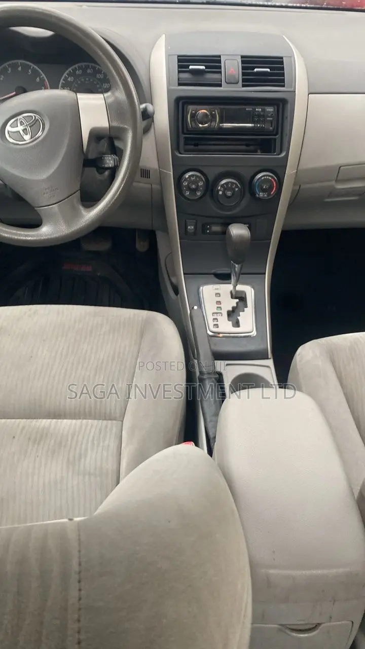 Toyota Corolla LE 4dr Sedan (1.8L 4cyl 4A) 2010 Gray