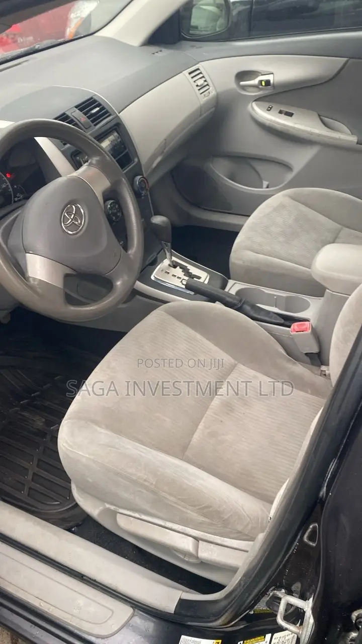 Toyota Corolla LE 4dr Sedan (1.8L 4cyl 4A) 2010 Gray