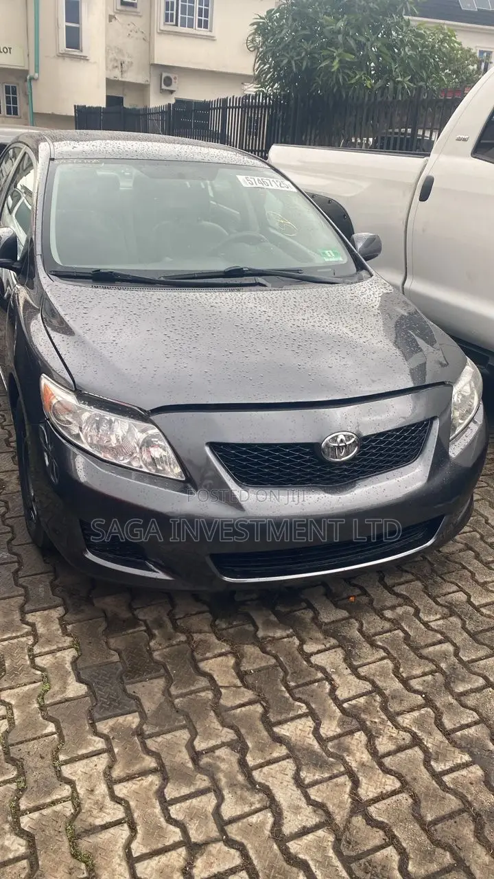 Toyota Corolla LE 4dr Sedan (1.8L 4cyl 4A) 2010 Gray