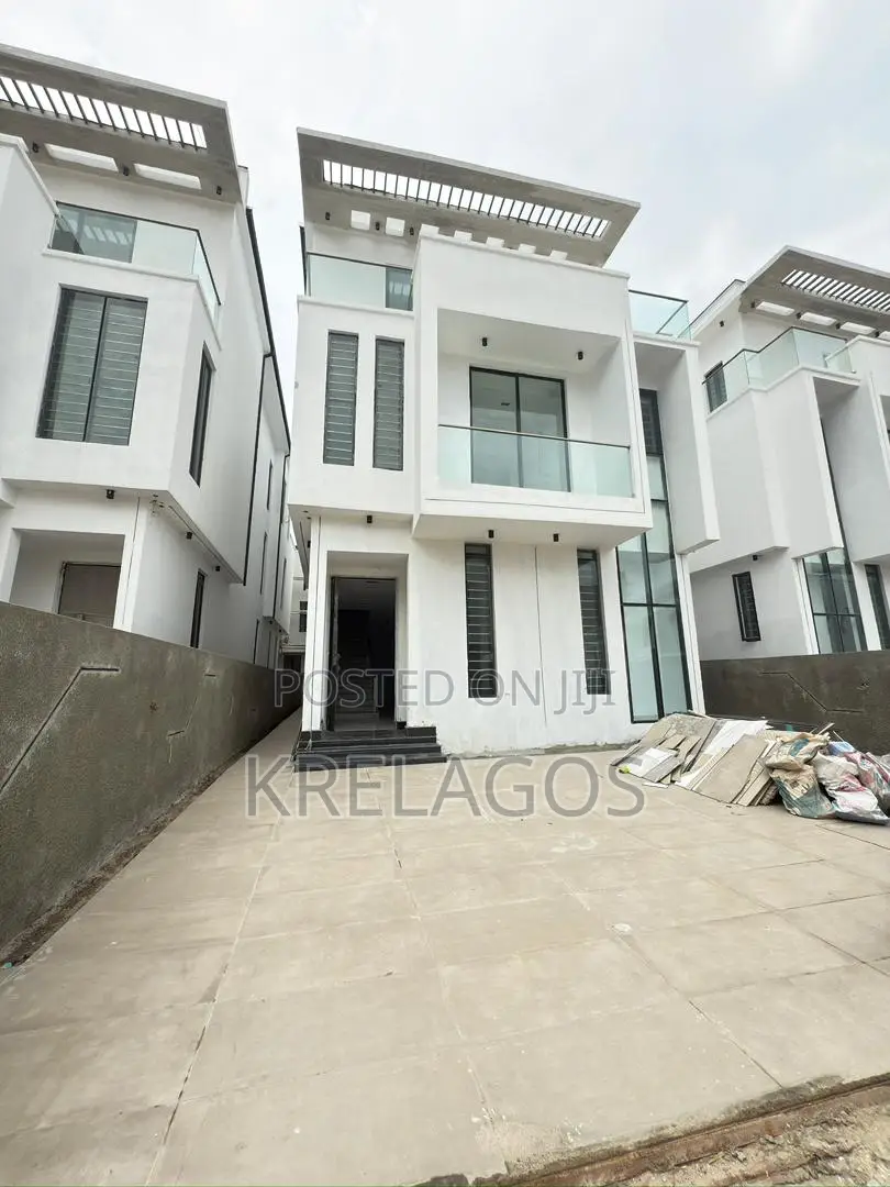 5bdrm Duplex in Chevron for sale
