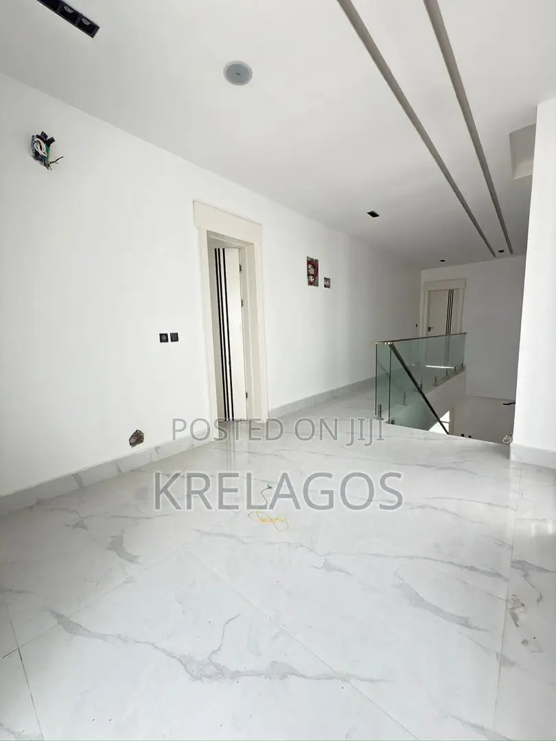 5bdrm Duplex in Chevron for sale