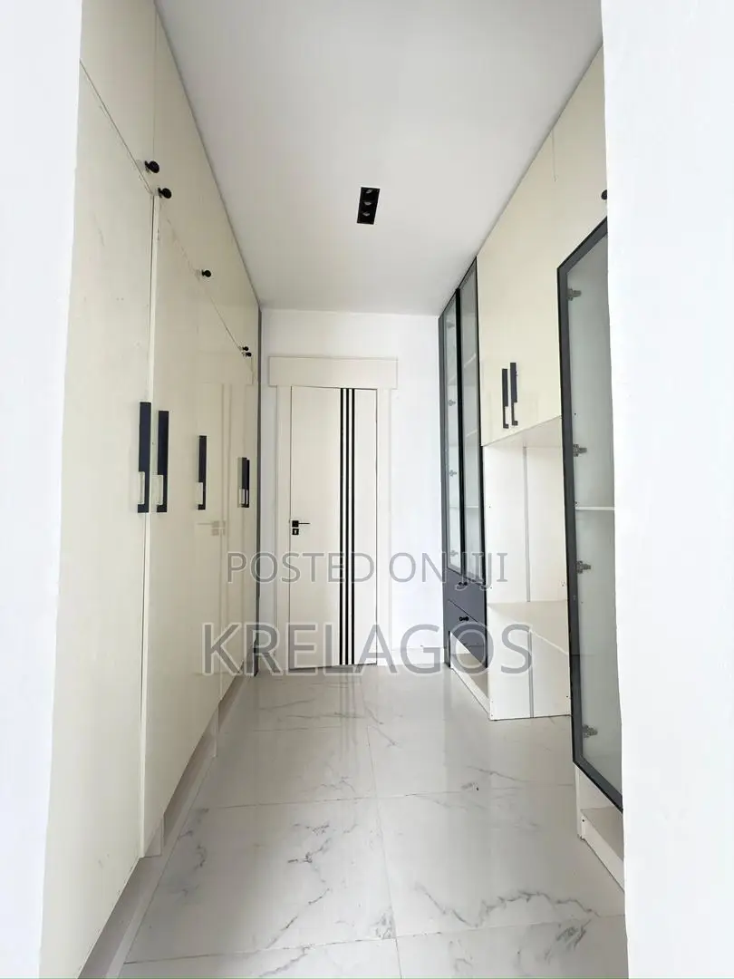 5bdrm Duplex in Chevron for sale