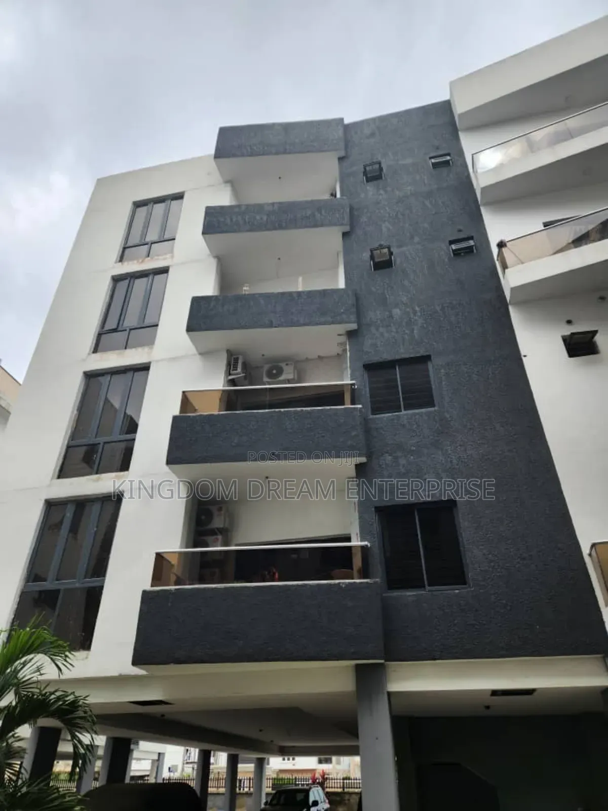 4bdrm Maisonette in Seagate Estate Lekki for rent