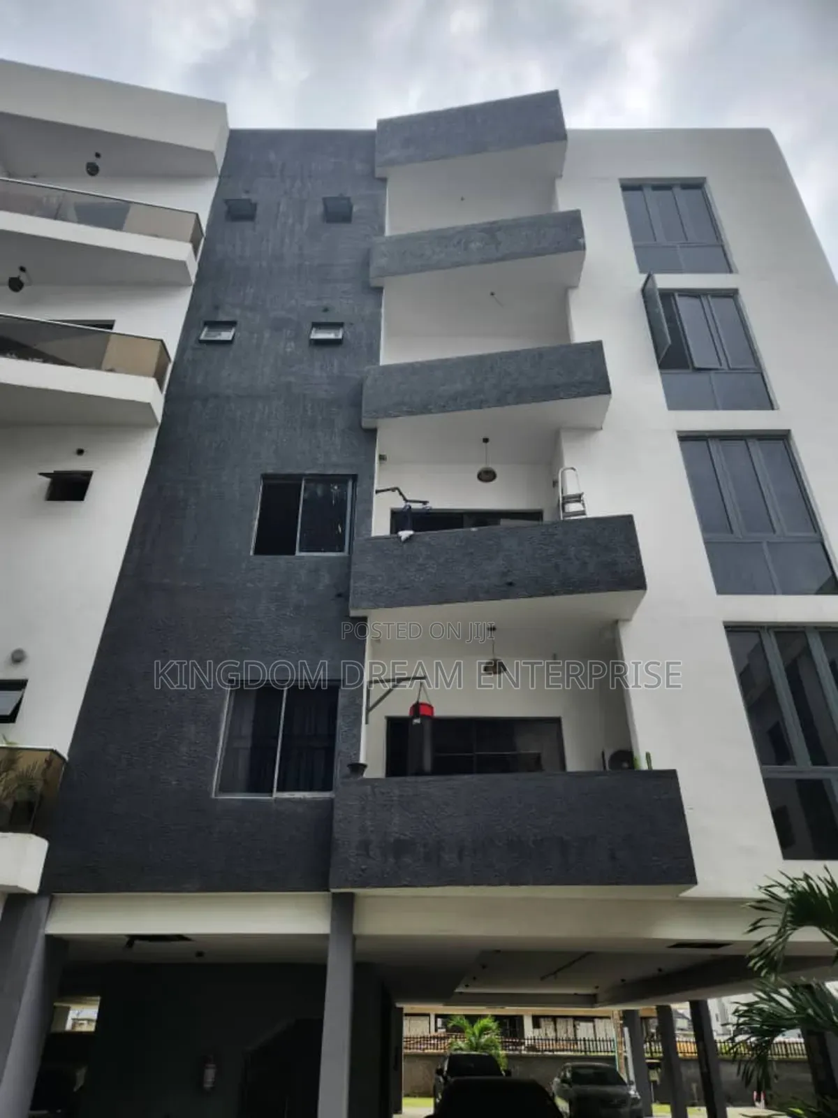 4bdrm Maisonette in Seagate Estate Lekki for rent