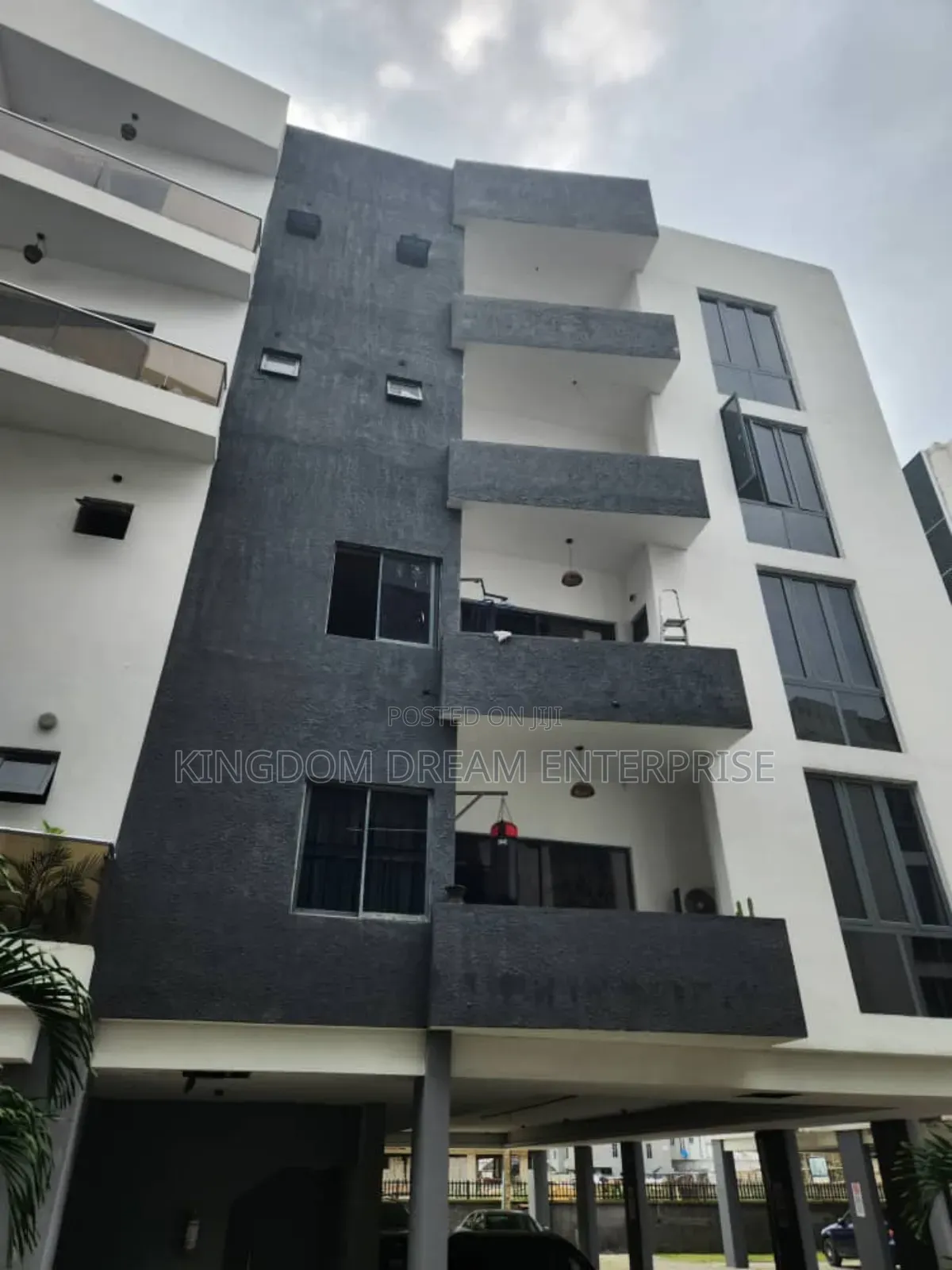 4bdrm Maisonette in Seagate Estate Lekki for rent