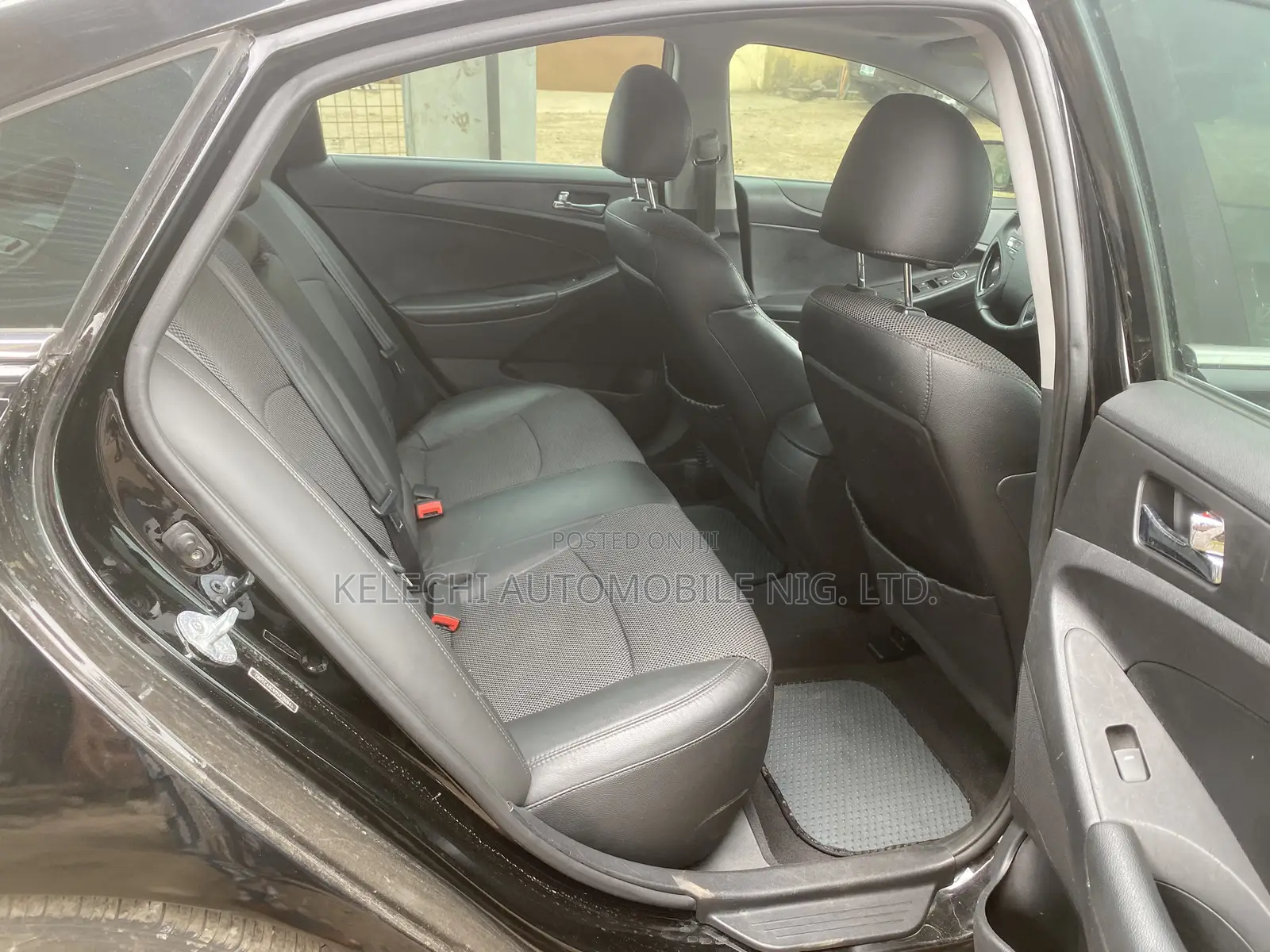 Hyundai Sonata SE 2.0T Sedan FWD (2.0L 4cyl 6A) 2011 Black