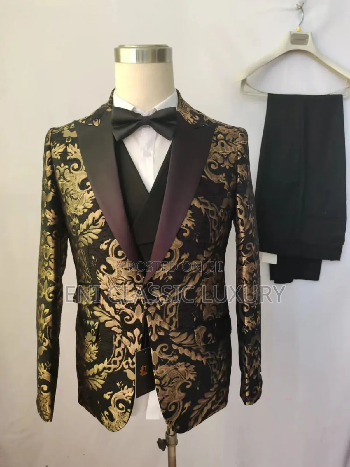 Pure Quality Luxury Men's Suits Well Branded Package
