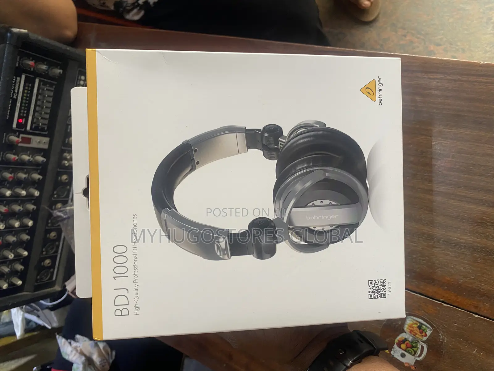 Behringer BDJ 1000 Professional Closed-Back Dj Headphones (Black)