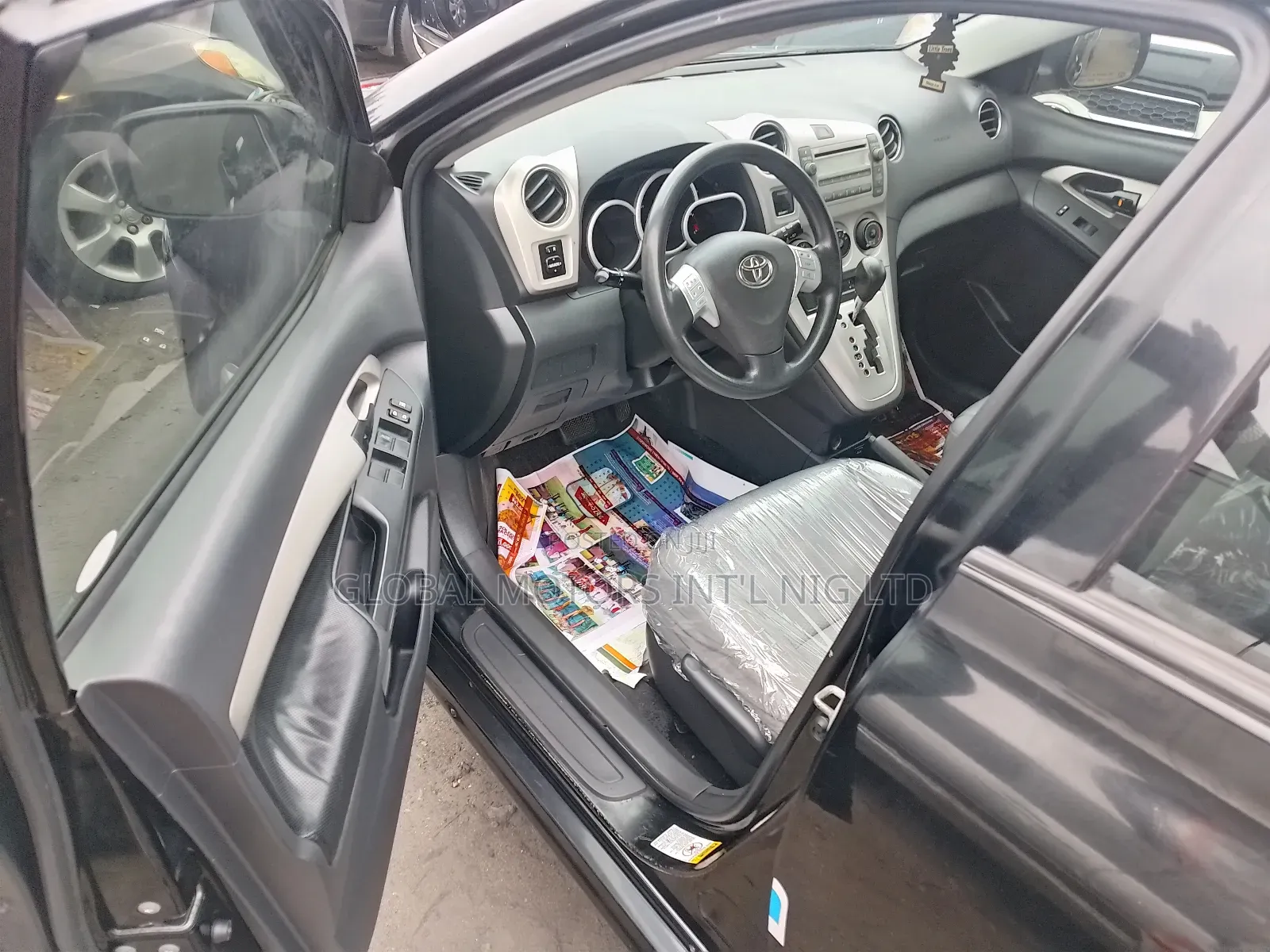 Toyota Matrix Hatchback FWD (1.8L 4cyl 5M) 2010 Black