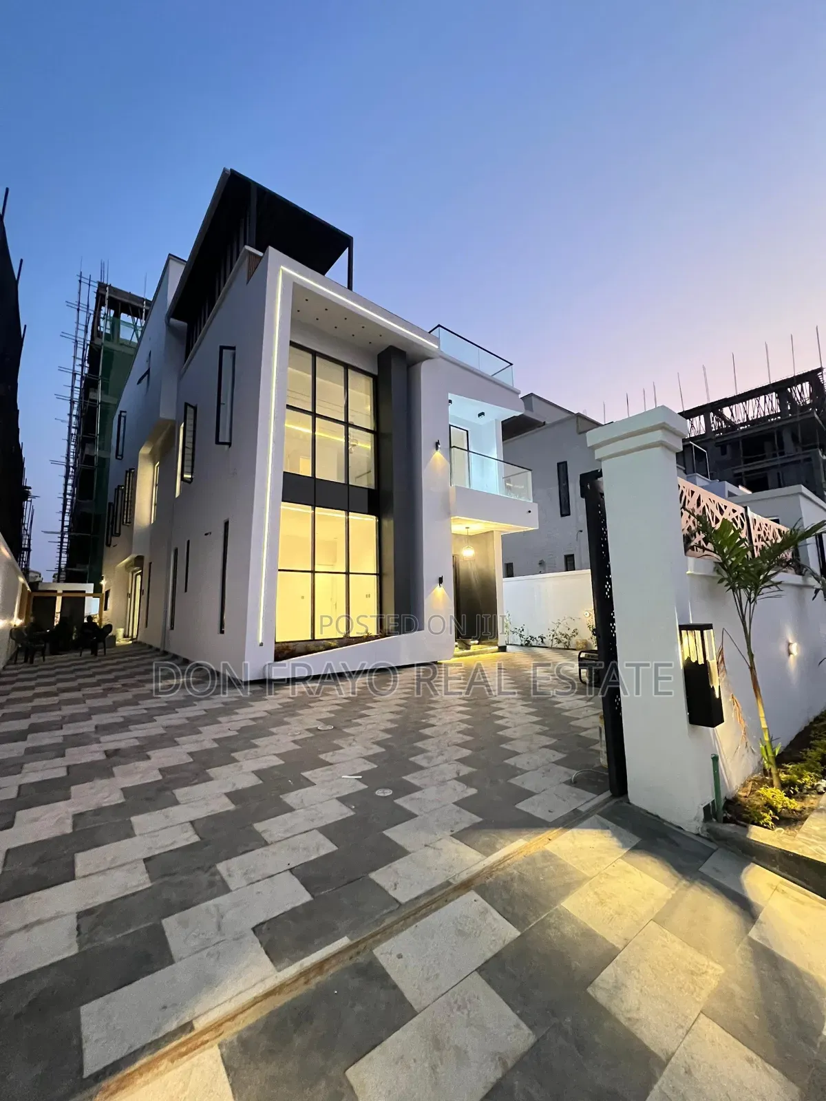 5bdrm Duplex in Freedom Way, Lagos Island (Eko) for sale