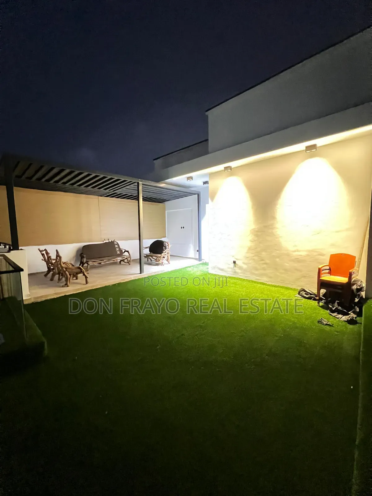 5bdrm Duplex in Freedom Way, Lagos Island (Eko) for sale