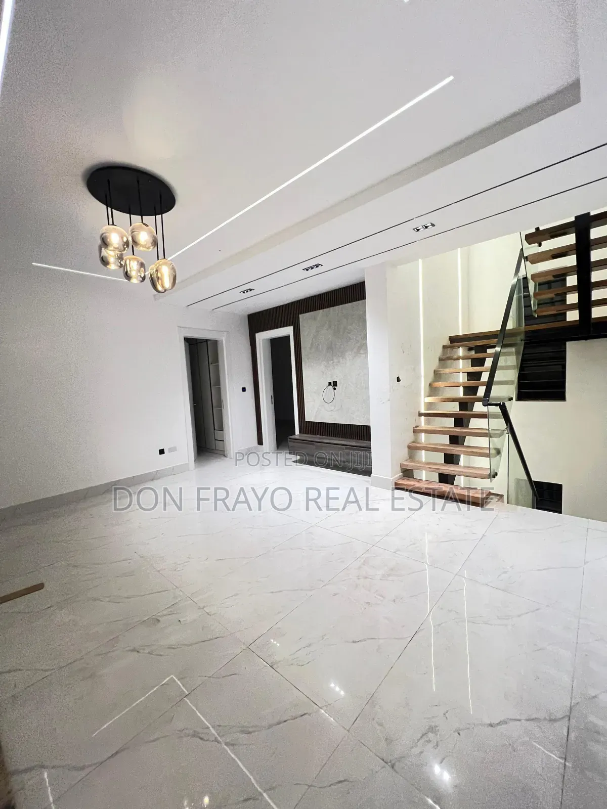 5bdrm Duplex in Freedom Way, Lagos Island (Eko) for sale