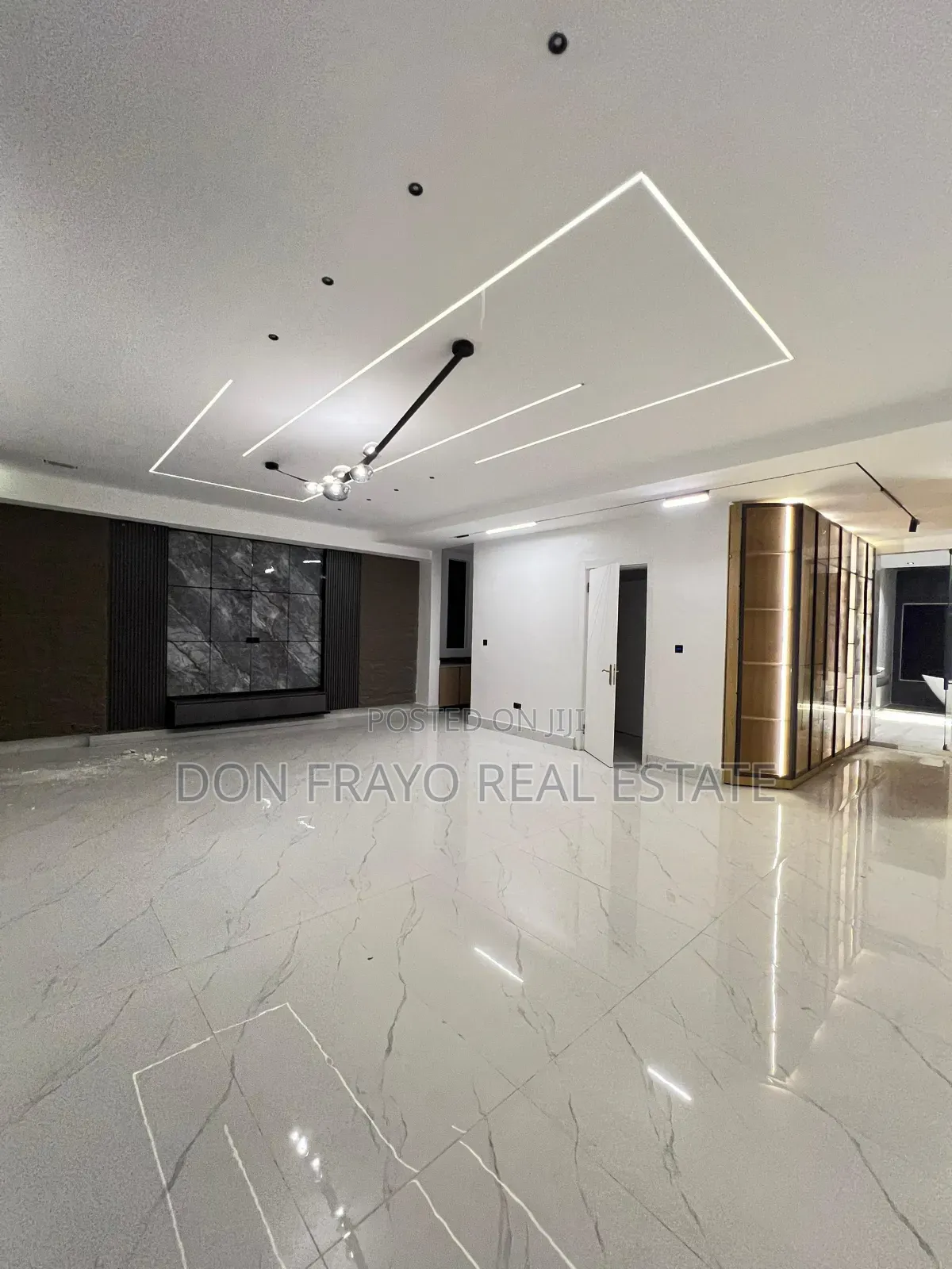 5bdrm Duplex in Freedom Way, Lagos Island (Eko) for sale