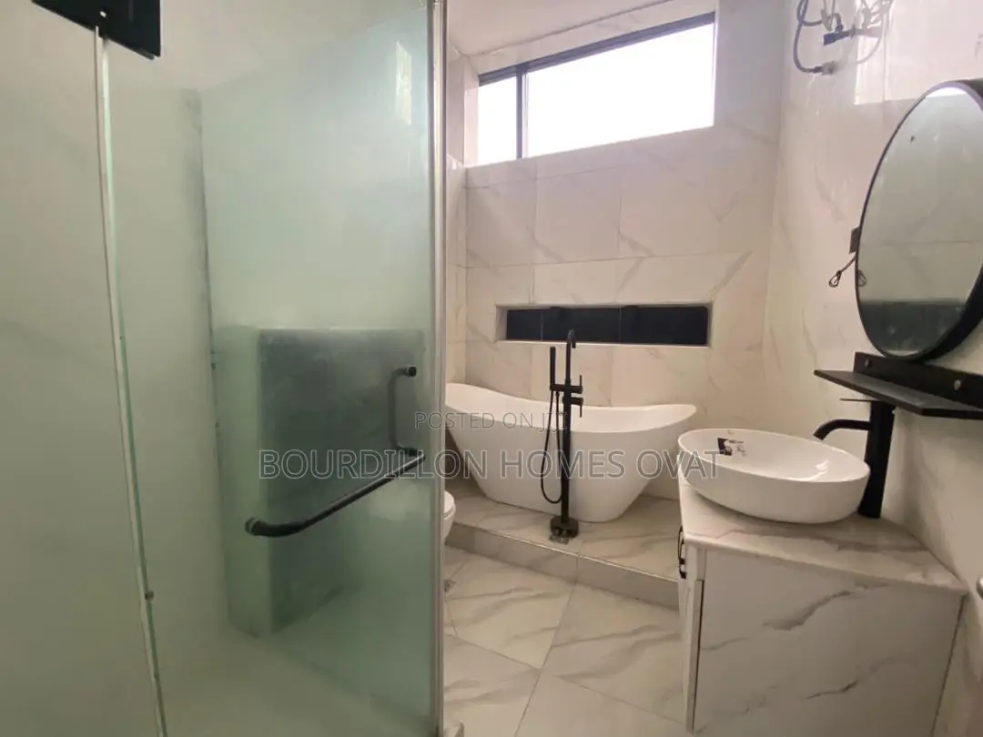 4bdrm Duplex in Harris Drive/Vgc for sale