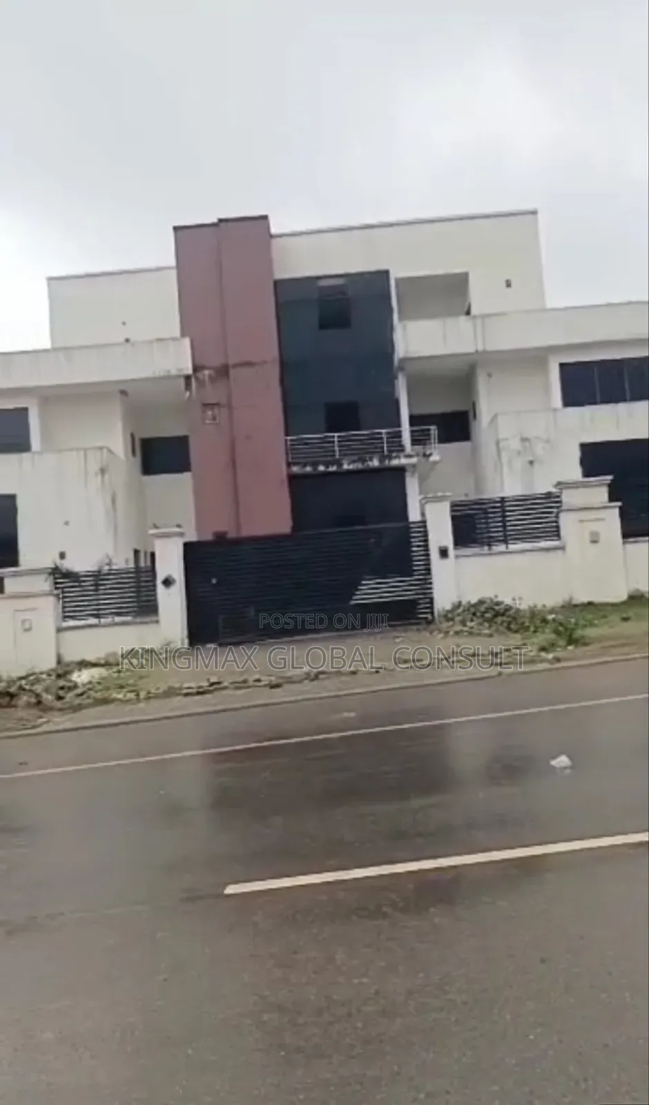 11bdrm Duplex in Guzape District for sale