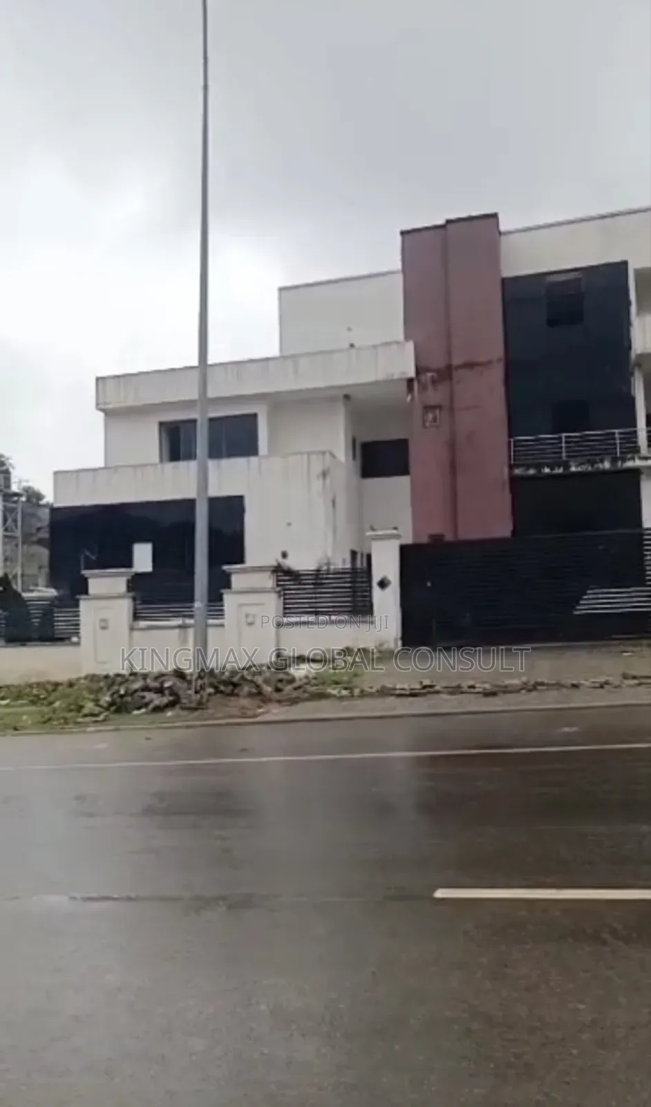 11bdrm Duplex in Guzape District for sale