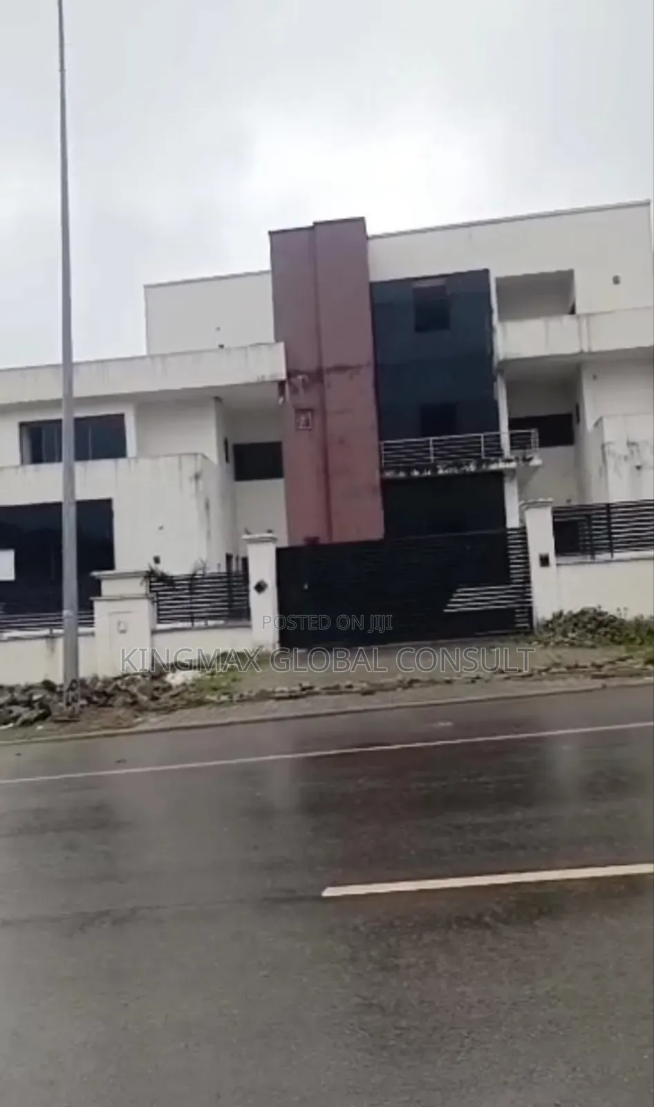 11bdrm Duplex in Guzape District for sale