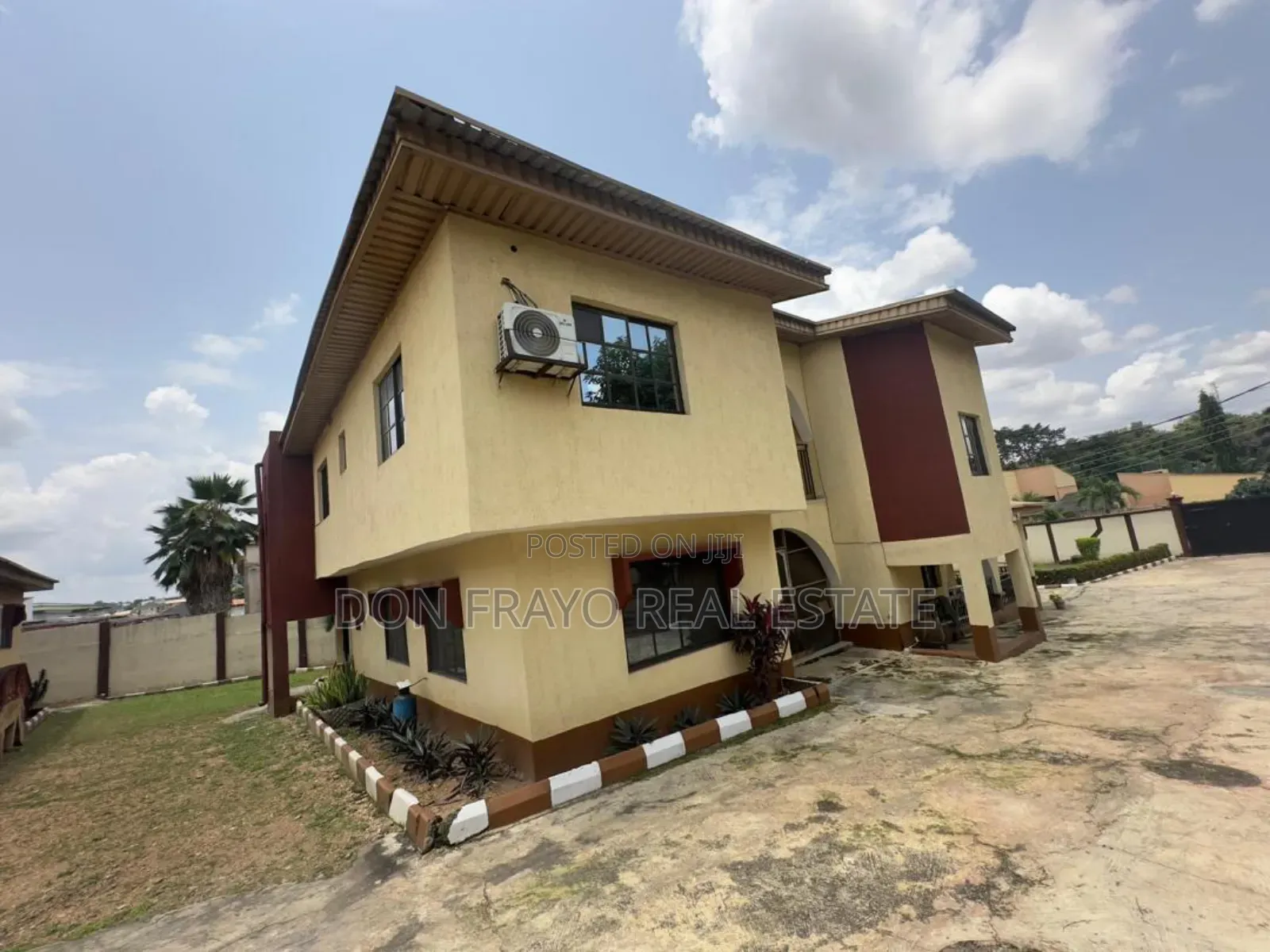 8bdrm Duplex in Parkia Estate, Alalubosa for sale