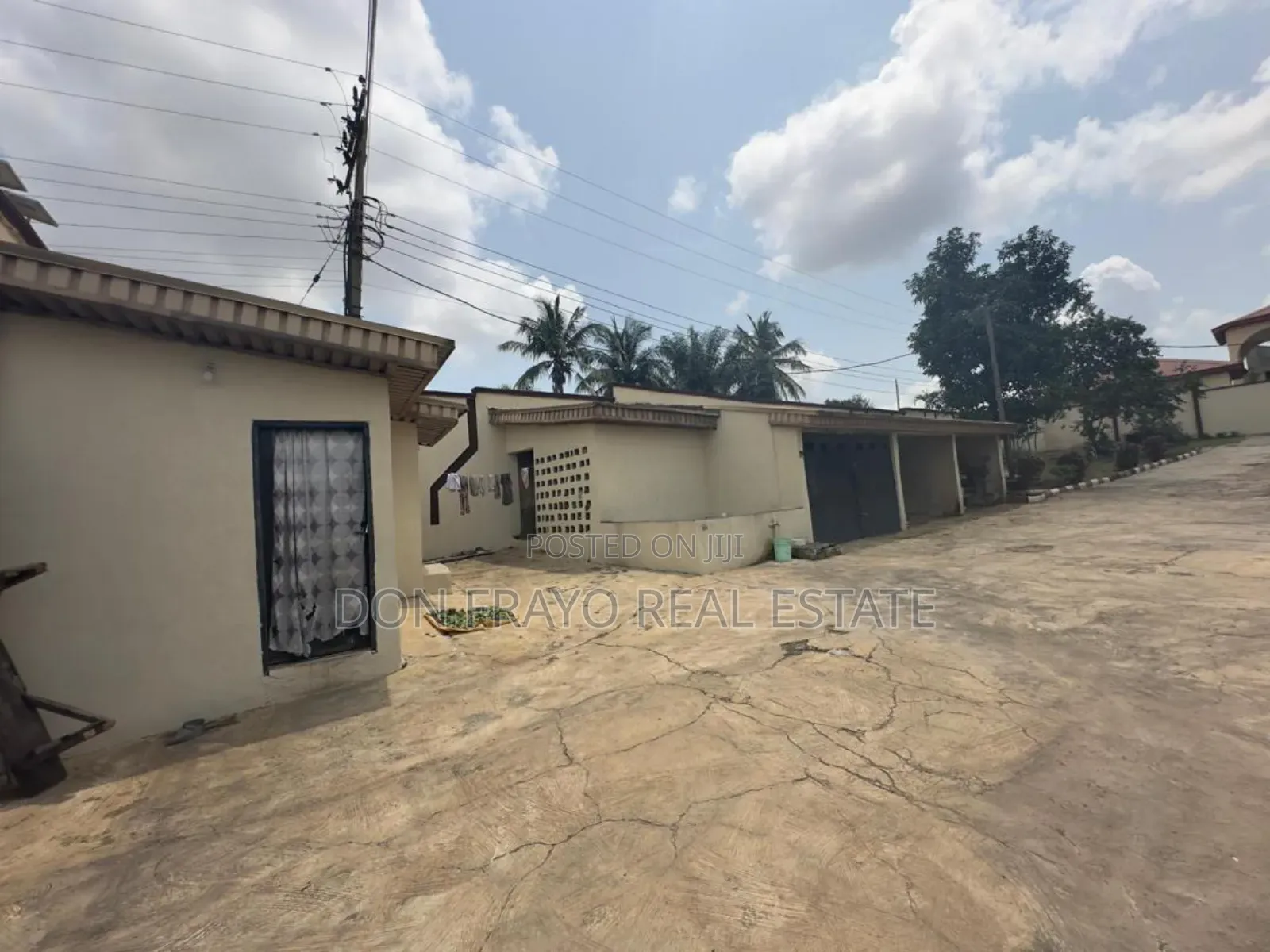 8bdrm Duplex in Parkia Estate, Alalubosa for sale
