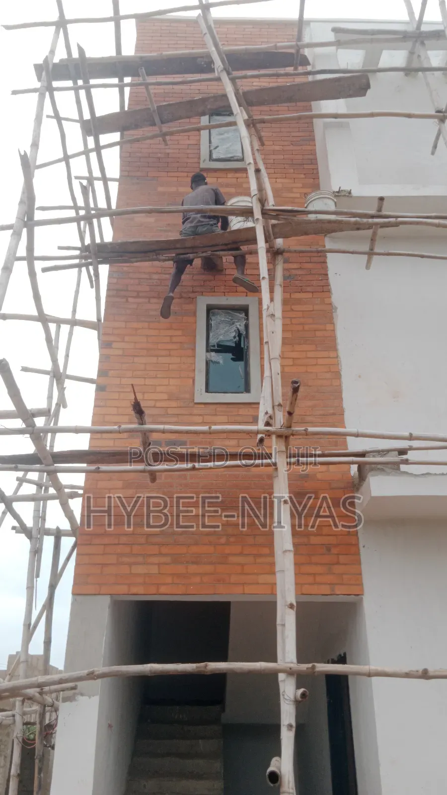 Laying of South African Breaks