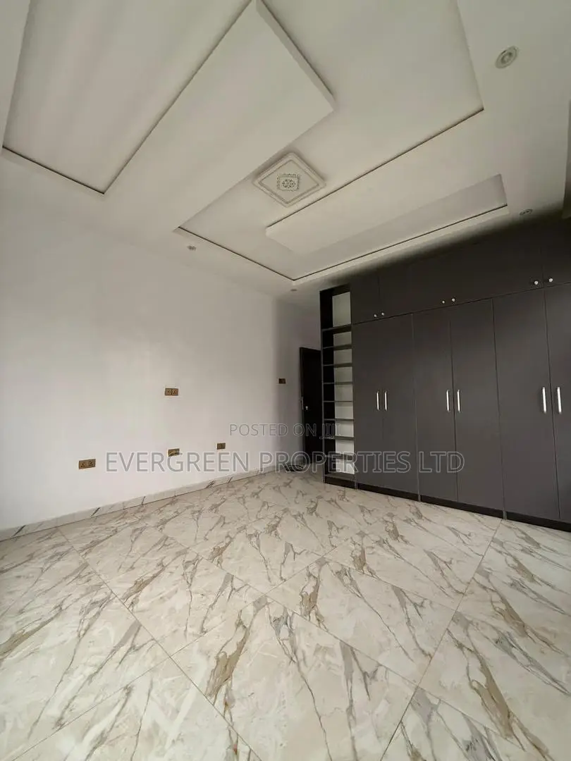 4bdrm Duplex in Akobo for sale