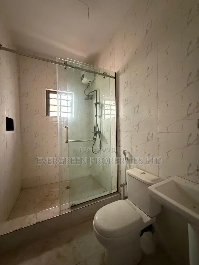 4bdrm Duplex in Akobo for sale