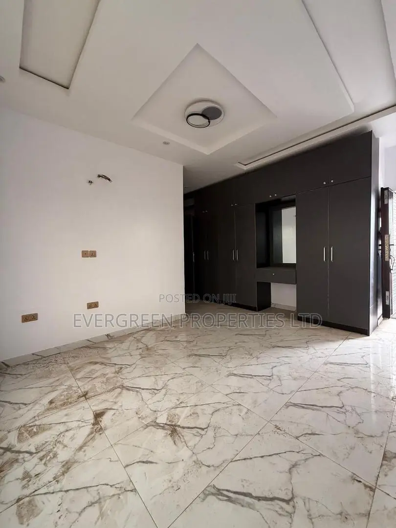 4bdrm Duplex in Akobo for sale