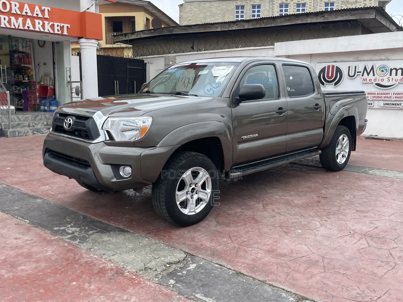Toyota Tacoma Double Cab 4x2 2.7L 4-Cyl. 4-Speed Automatic 2013 Gold