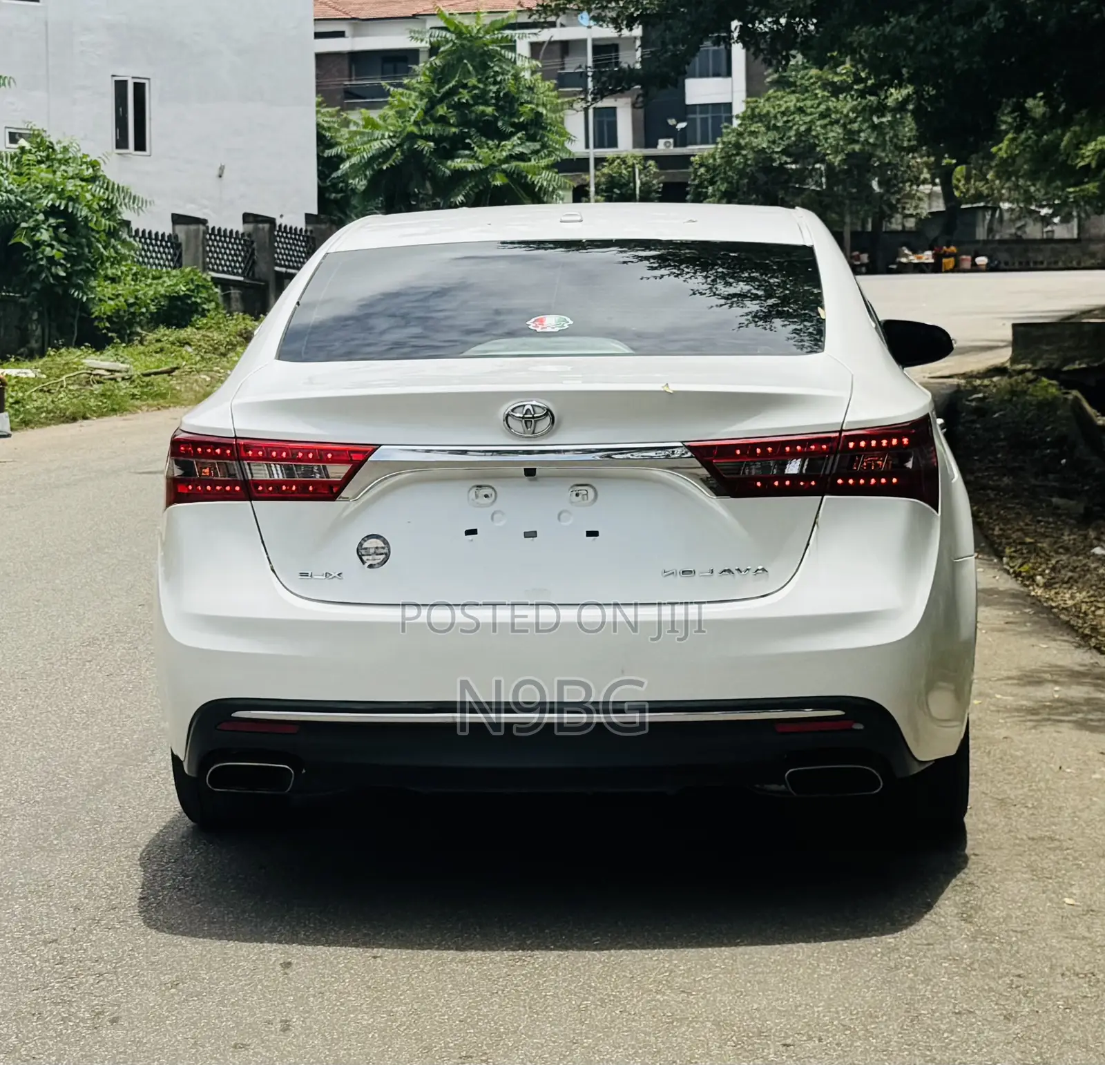 Toyota Avalon XLE FWDSedan (3.6L 6cyl 6A) 2016 White
