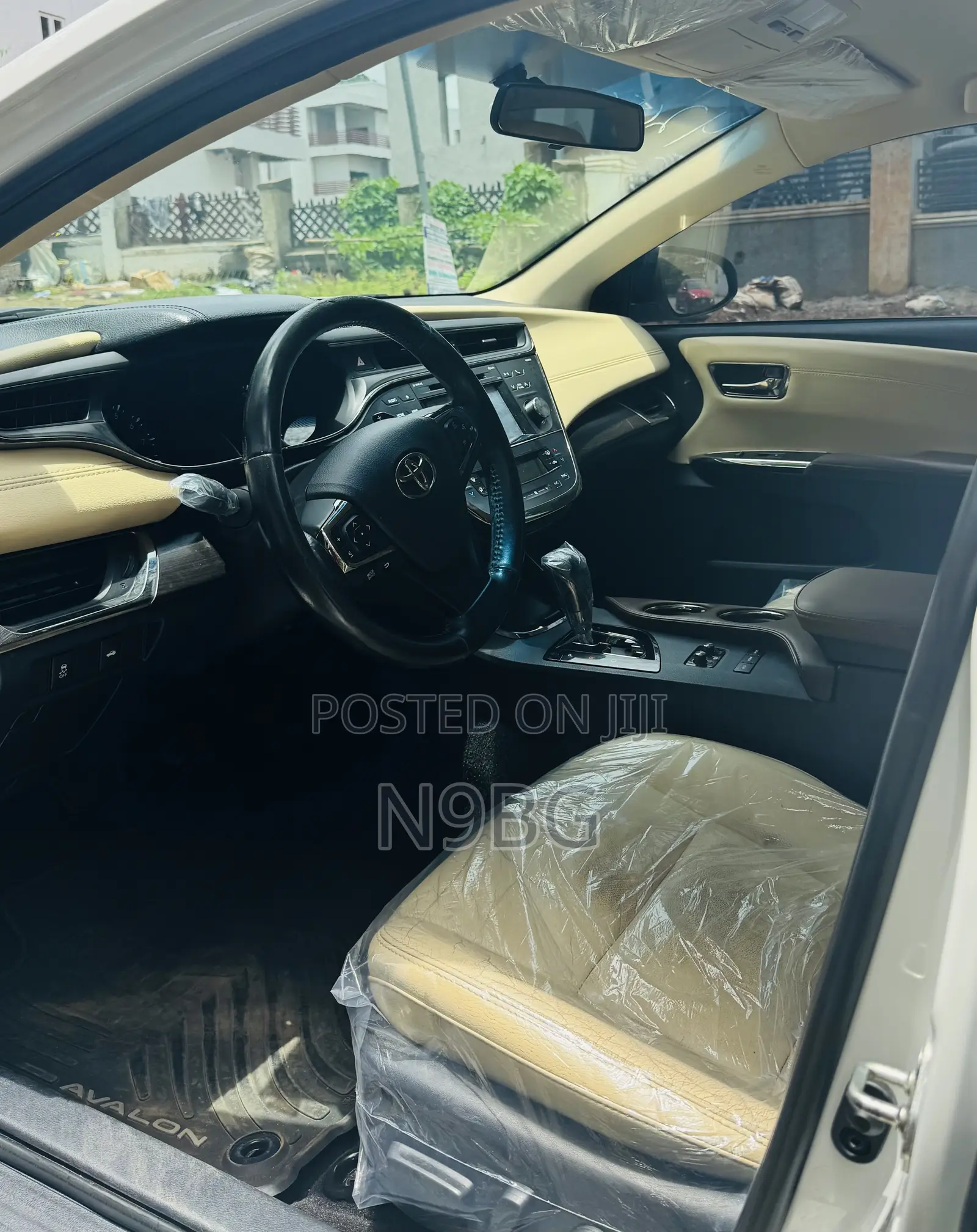 Toyota Avalon XLE FWDSedan (3.6L 6cyl 6A) 2016 White