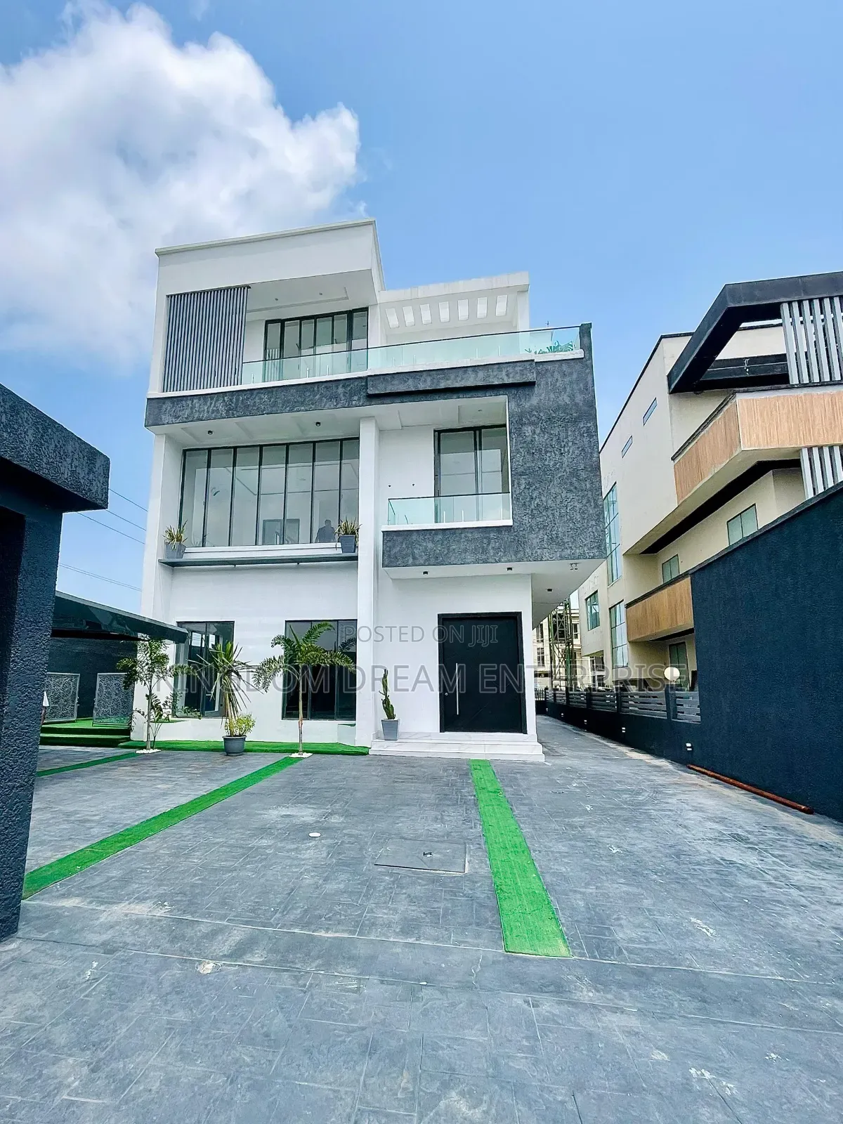 5bdrm House in Victory Park Estate for sale
