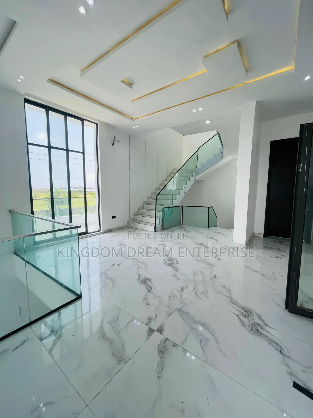 5bdrm House in Victory Park Estate for sale