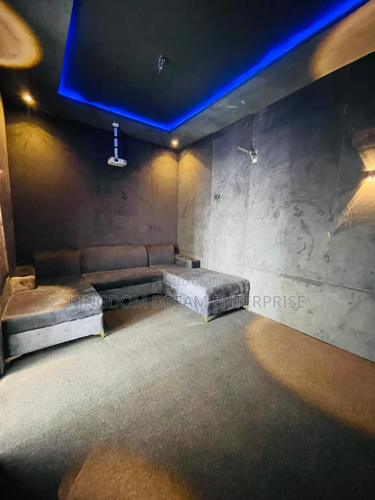 5bdrm House in Victory Park Estate for sale