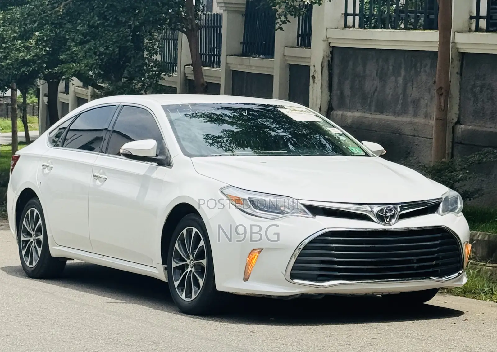 Toyota Avalon XLE FWDSedan (3.6L 6cyl 6A) 2016 White