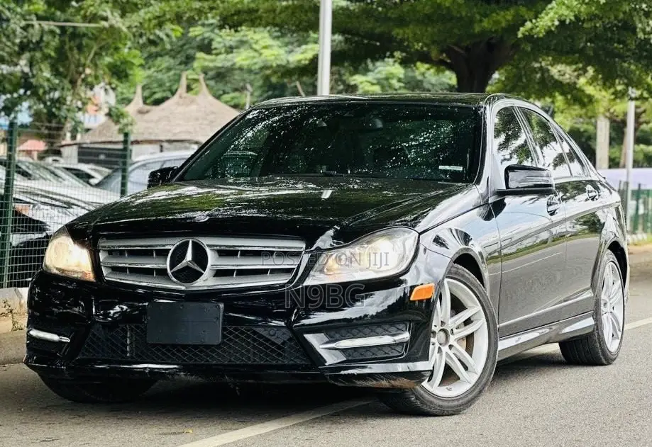 Mercedes-Benz C300 2013 Black