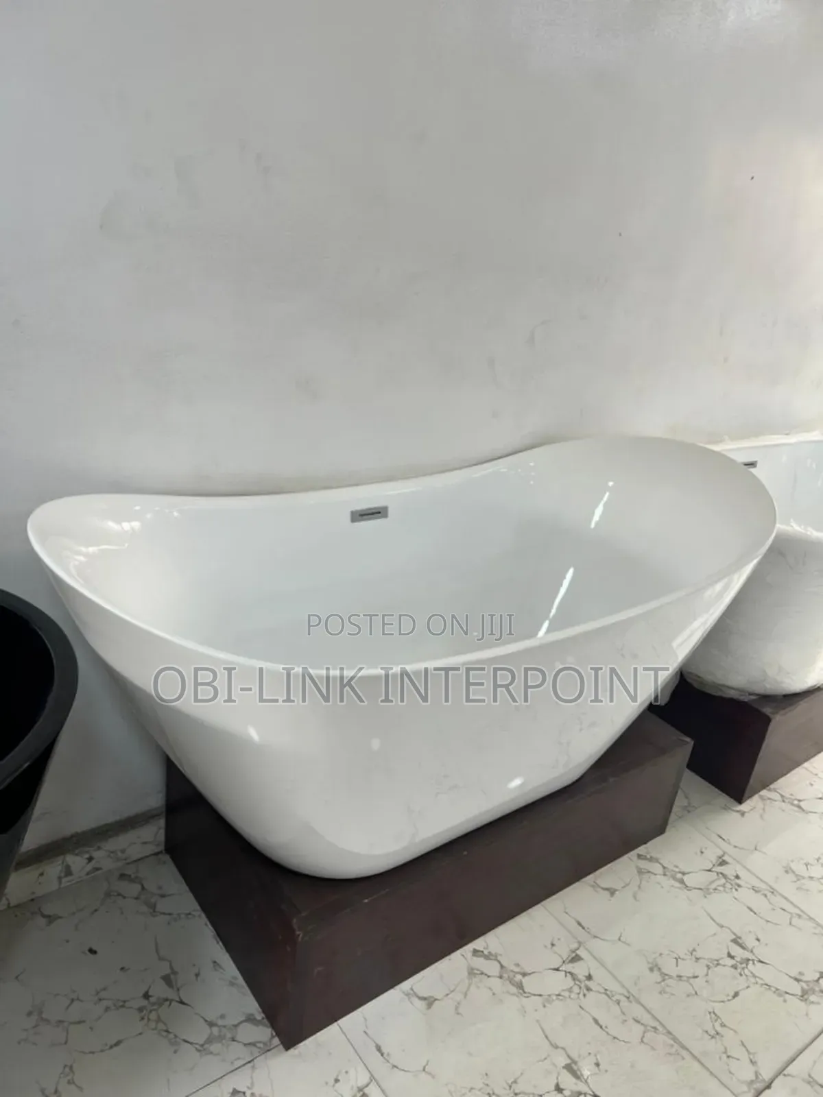 Elegant Freestanding Acrylic Tub.
