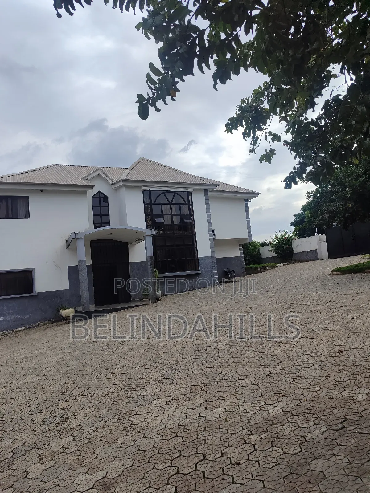 6bdrm Duplex in Wuse 2 for sale