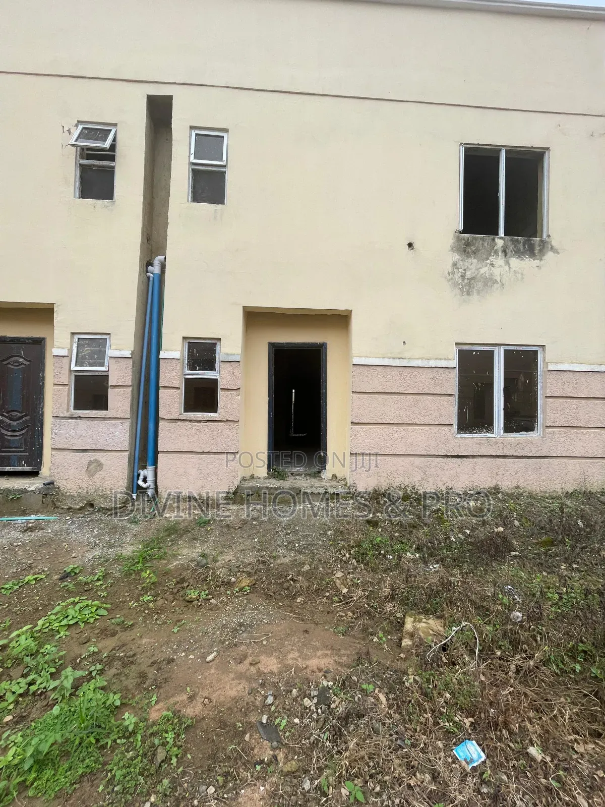 4bdrm Duplex in Life Camp for sale