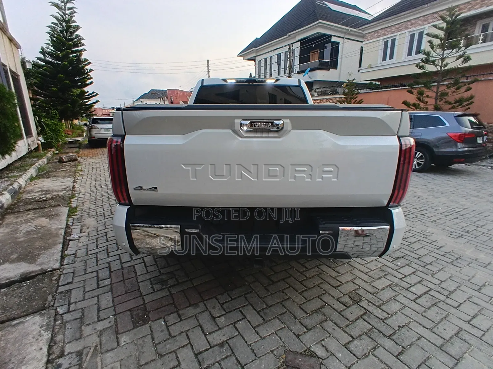 Toyota Tundra 1794 2022 White
