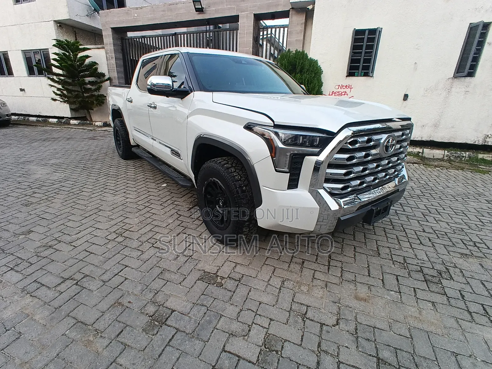 Toyota Tundra 1794 2022 White