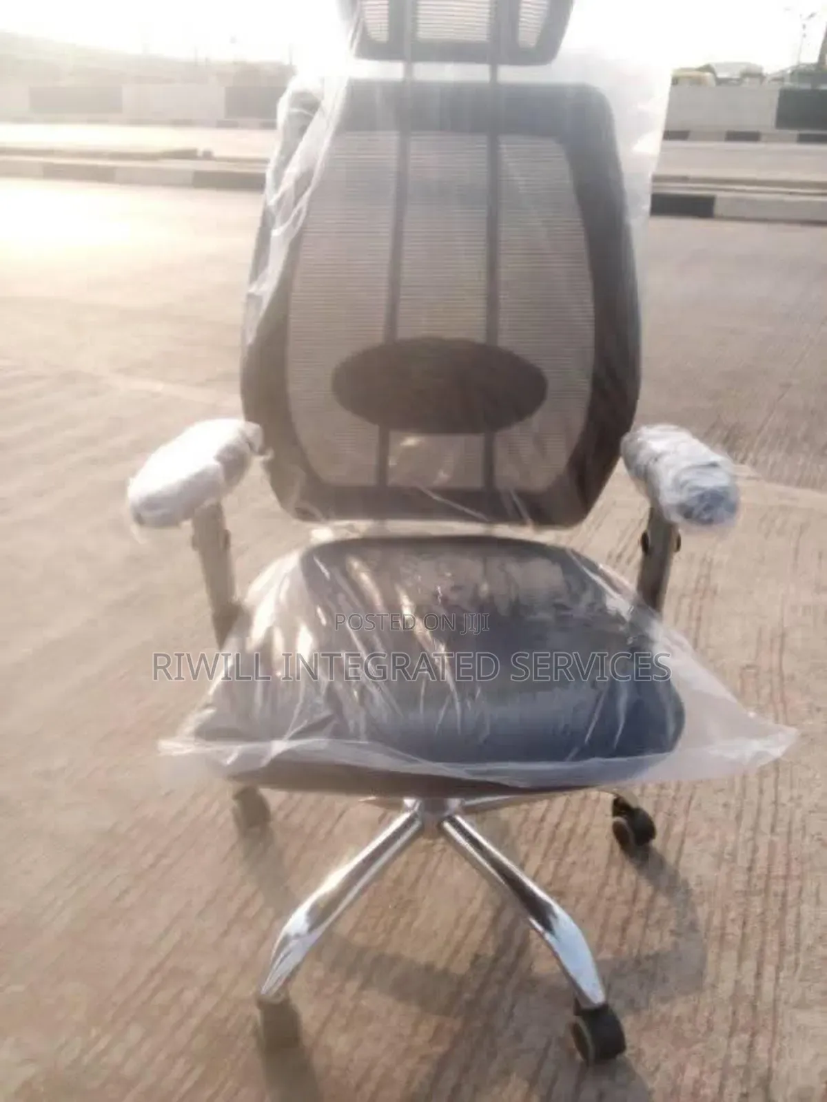 Office Chair With Adjustable Hand
