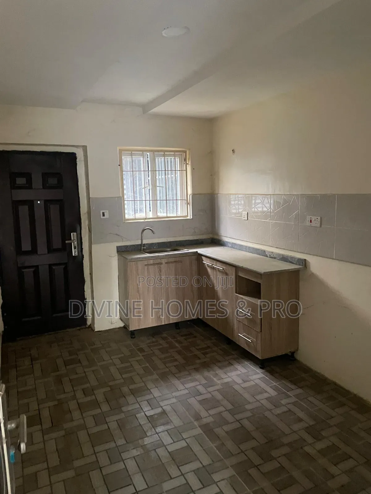 3bdrm Block of Flats in Life Camp for sale
