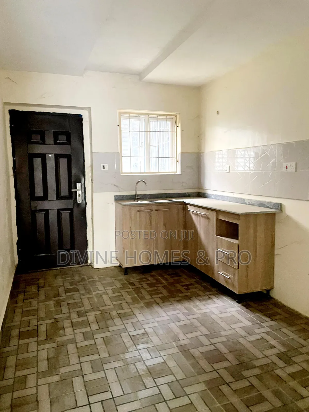 3bdrm Block of Flats in Life Camp for sale