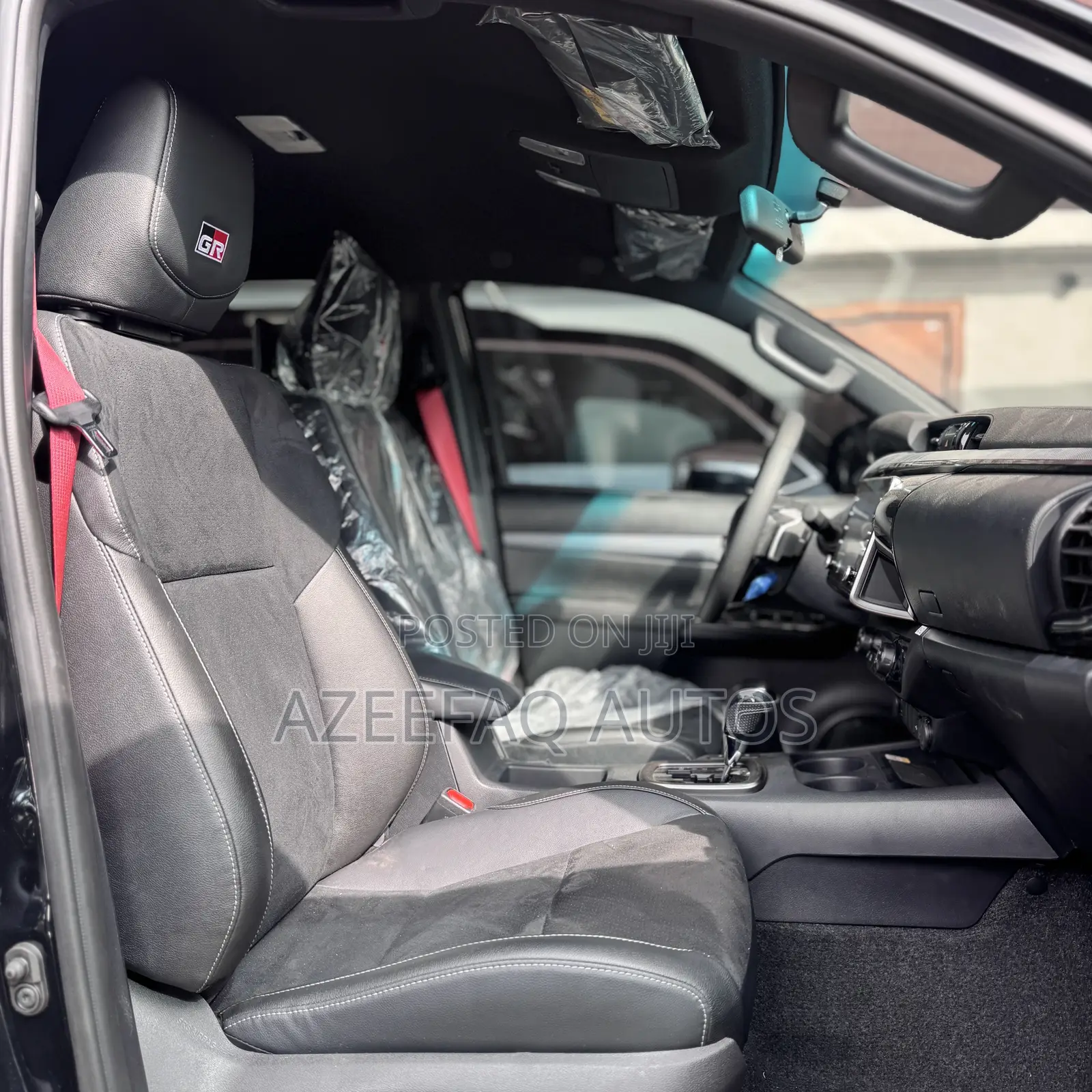 New Toyota Hilux 2025 Black