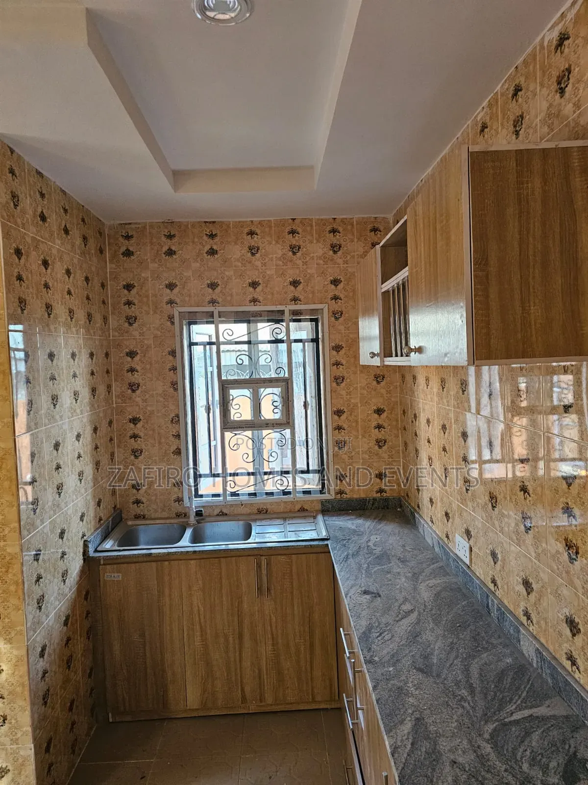 5bdrm Bungalow in Iyalode Area Akobo for sale