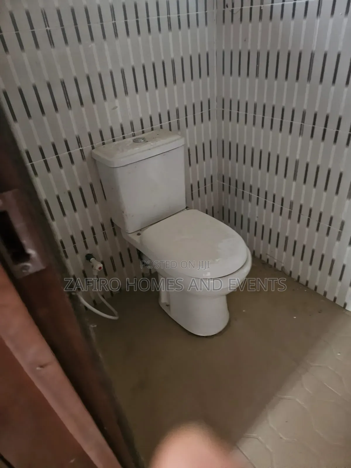 5bdrm Bungalow in Iyalode Area Akobo for sale